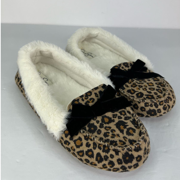 NEW Jessica Simpson Slippers Size 6/7 Leopard Print Soft and Fluffy Inside - Picture 1 of 5